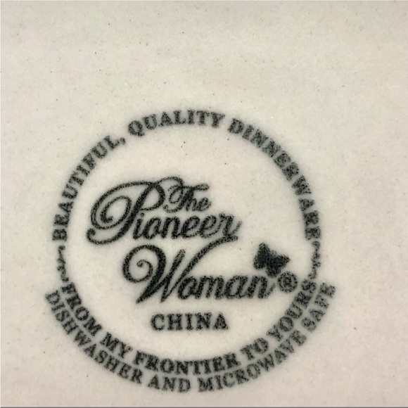 4) Pioneer Woman “Happiness” Salad/Buffet Plates - Picture 4 of 6
